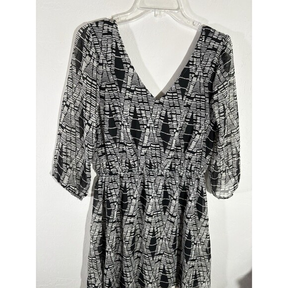 BeBop Women Medium Black & White Geometric Print, Above Knee Length, Waist Tie - Picture 1 of 8